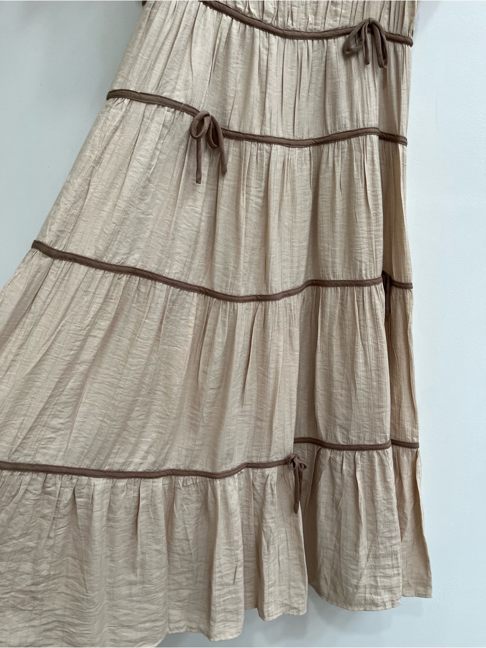 Storia monochromatic tan brown tiered midi dress all over bow details size small - Picture 5 of 13